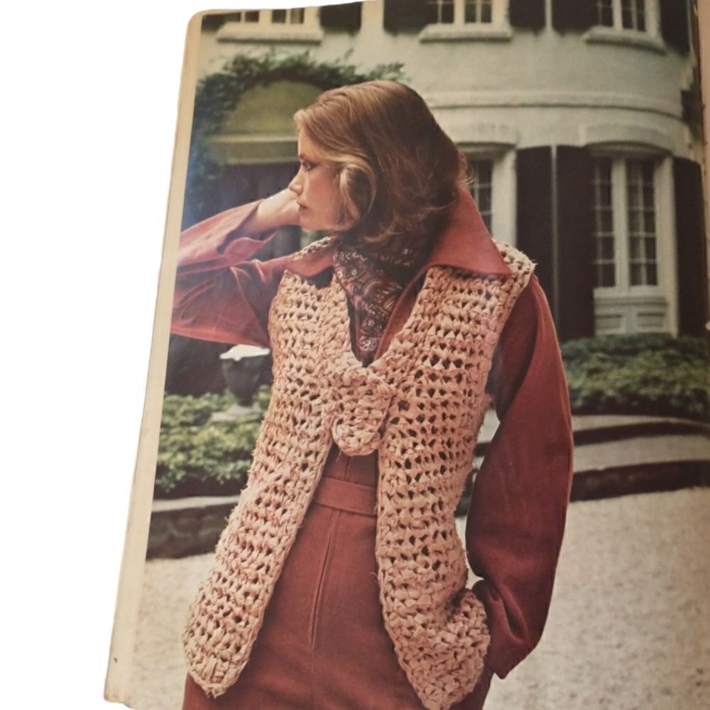 1976 McCall's Stitchery Quick Crochet Volume IV Patterns Hat Scarf Pillow Vests. - Picture 4 of 9